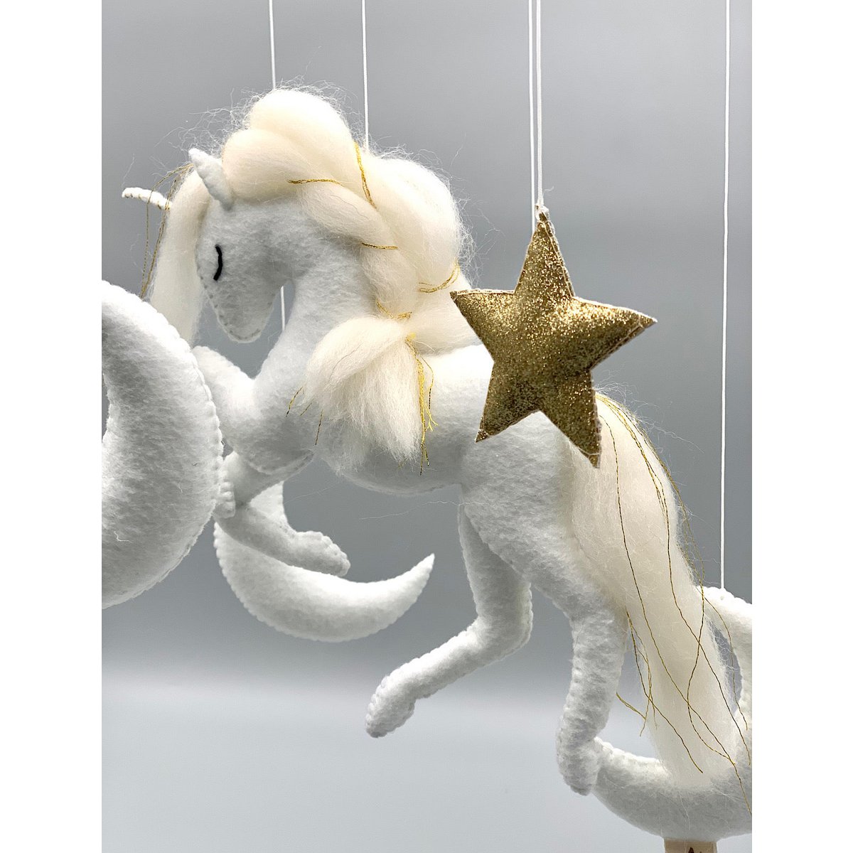 2 Stories | Babymobile Mobile Einhorn aus Filz Deko